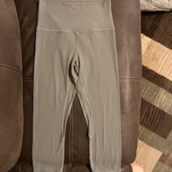 Lululemon Capri light gray align size 6 - Picture 1 of 5